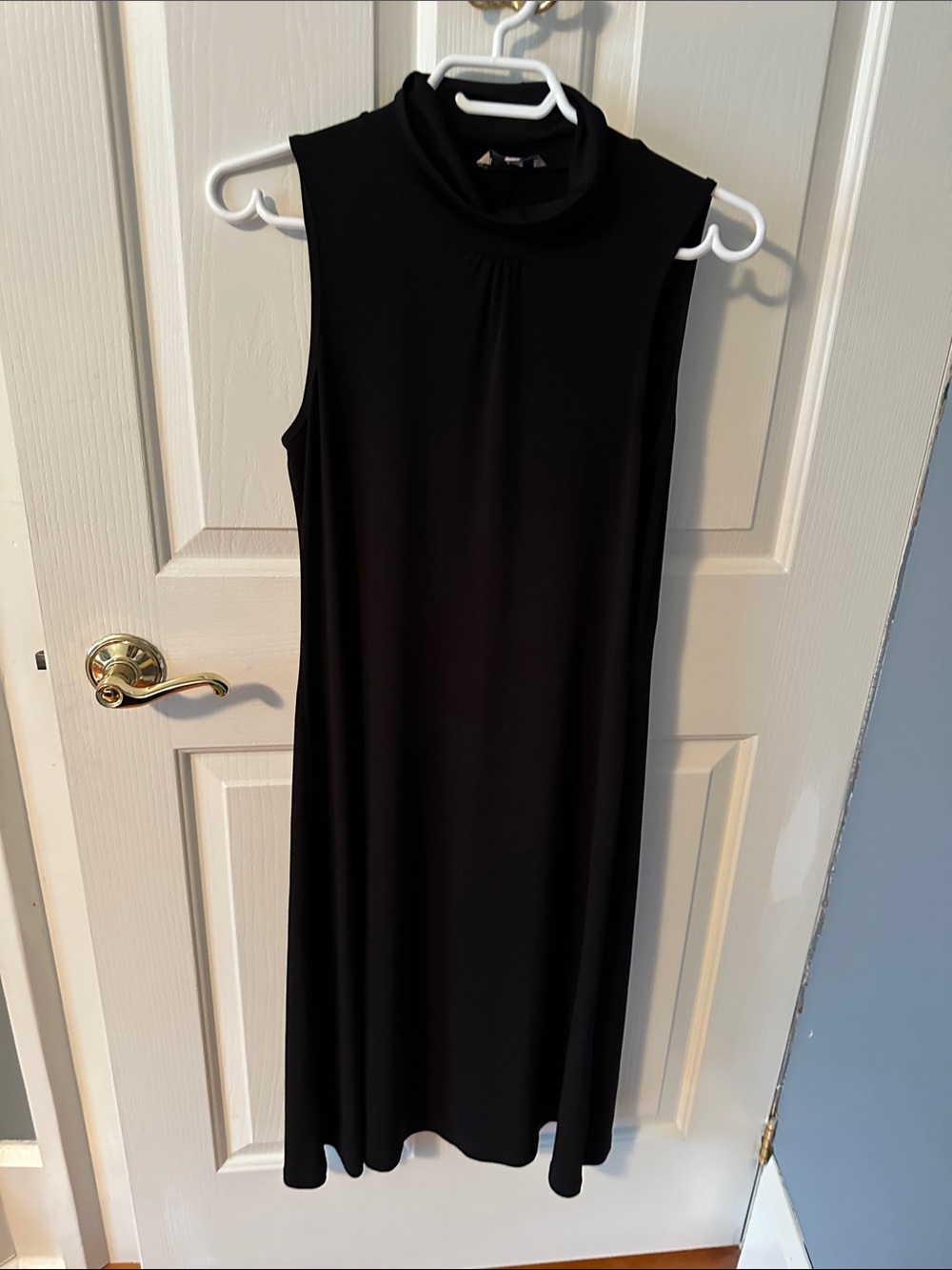 RW&CO. Sleeveless Mock Neck Black Shift Dress